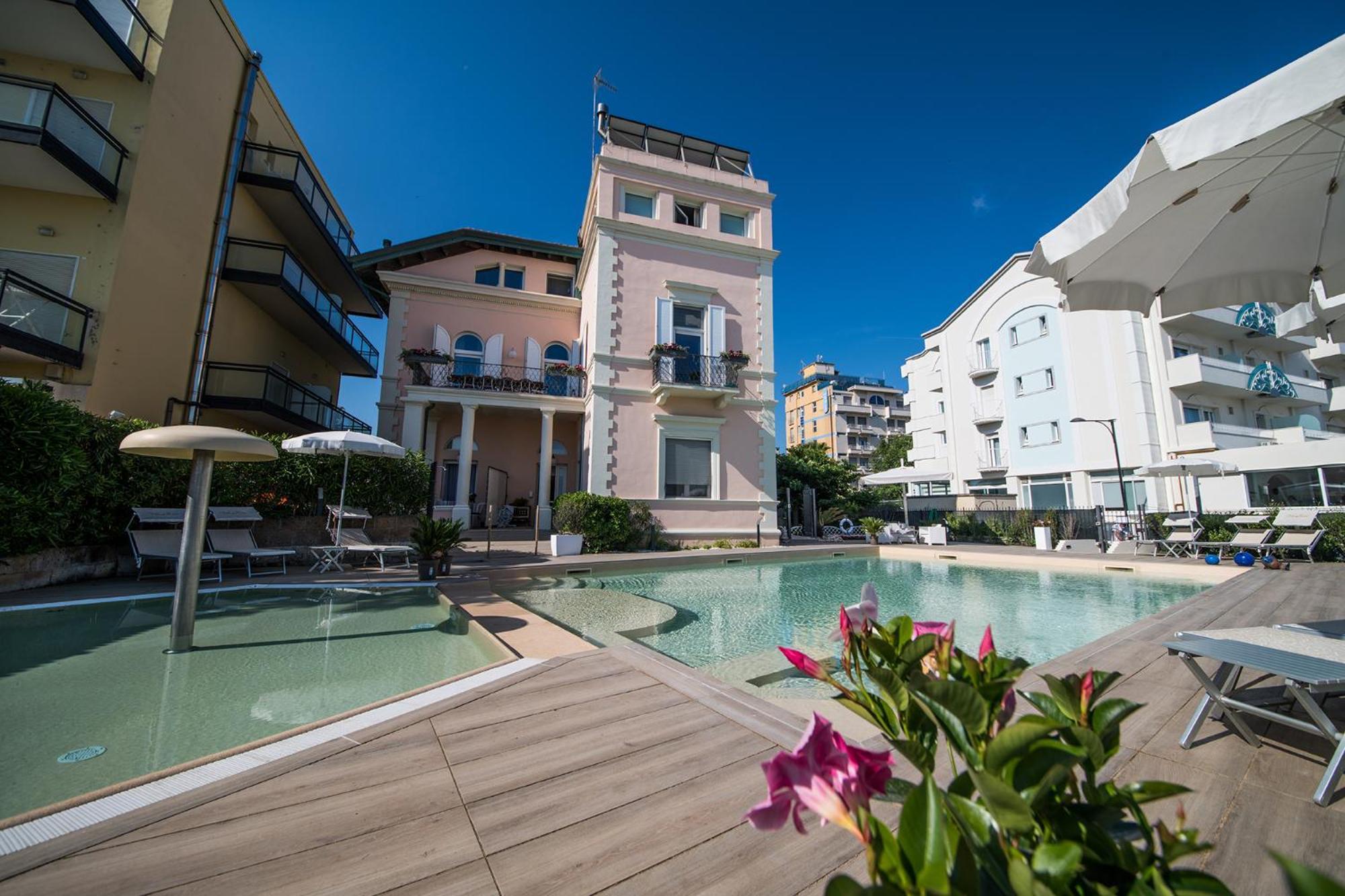 Appartamenti Diffusi Di Villa Fiorita Con Accesso Alle Piscine Della Struttura Principale Cattolica Exterior photo