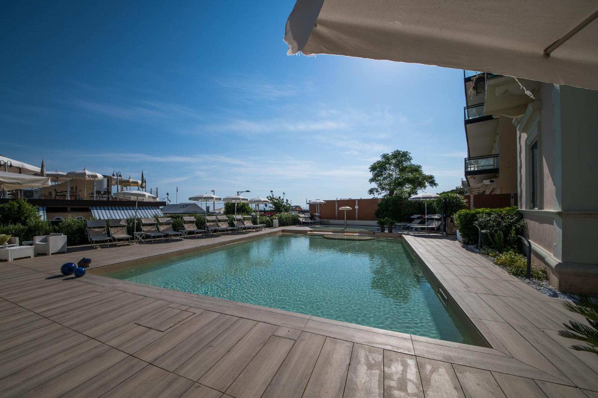 Appartamenti Diffusi Di Villa Fiorita Con Accesso Alle Piscine Della Struttura Principale Cattolica Exterior photo